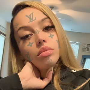 Meet your Posher, Marisa